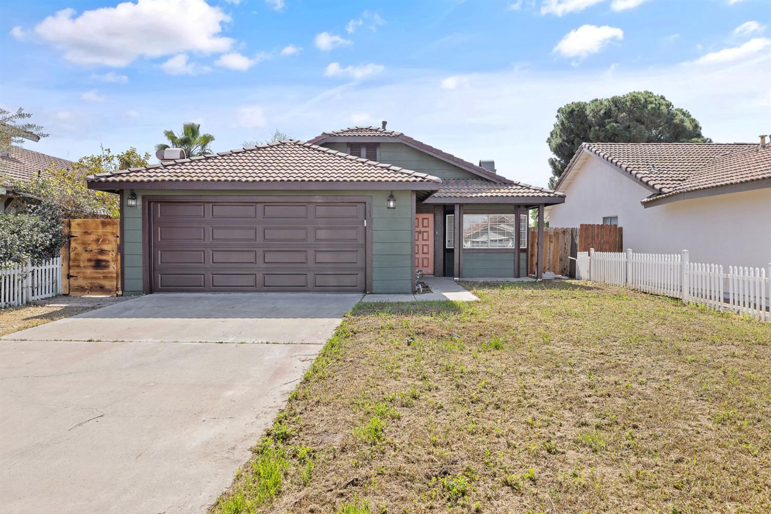 Single Family in Hanford - main photo