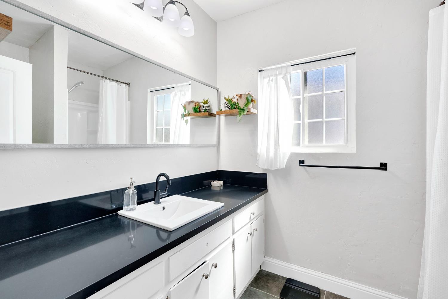 4104 E Madison Avenue, Fresno, CA, 93702