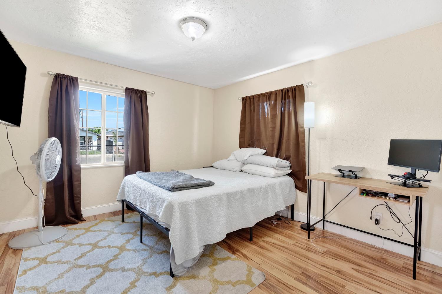 4104 E Madison Avenue, Fresno, CA, 93702