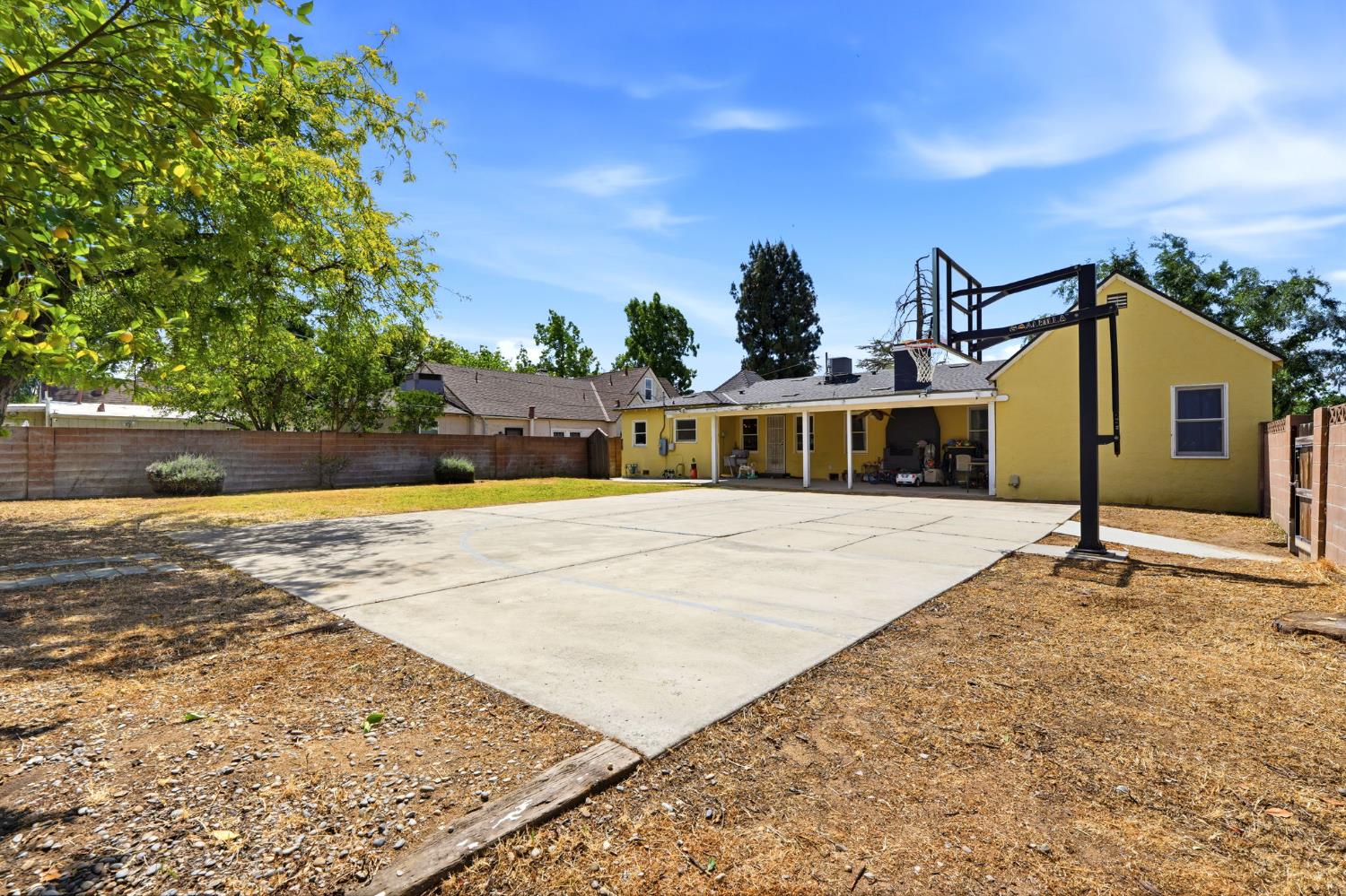 2142 N Wilson Avenue, Fresno, CA, 93704