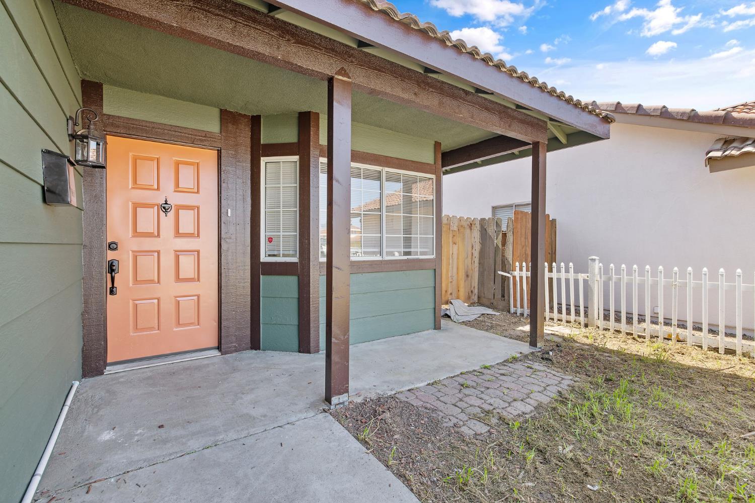 Single Family in Hanford - photo 3