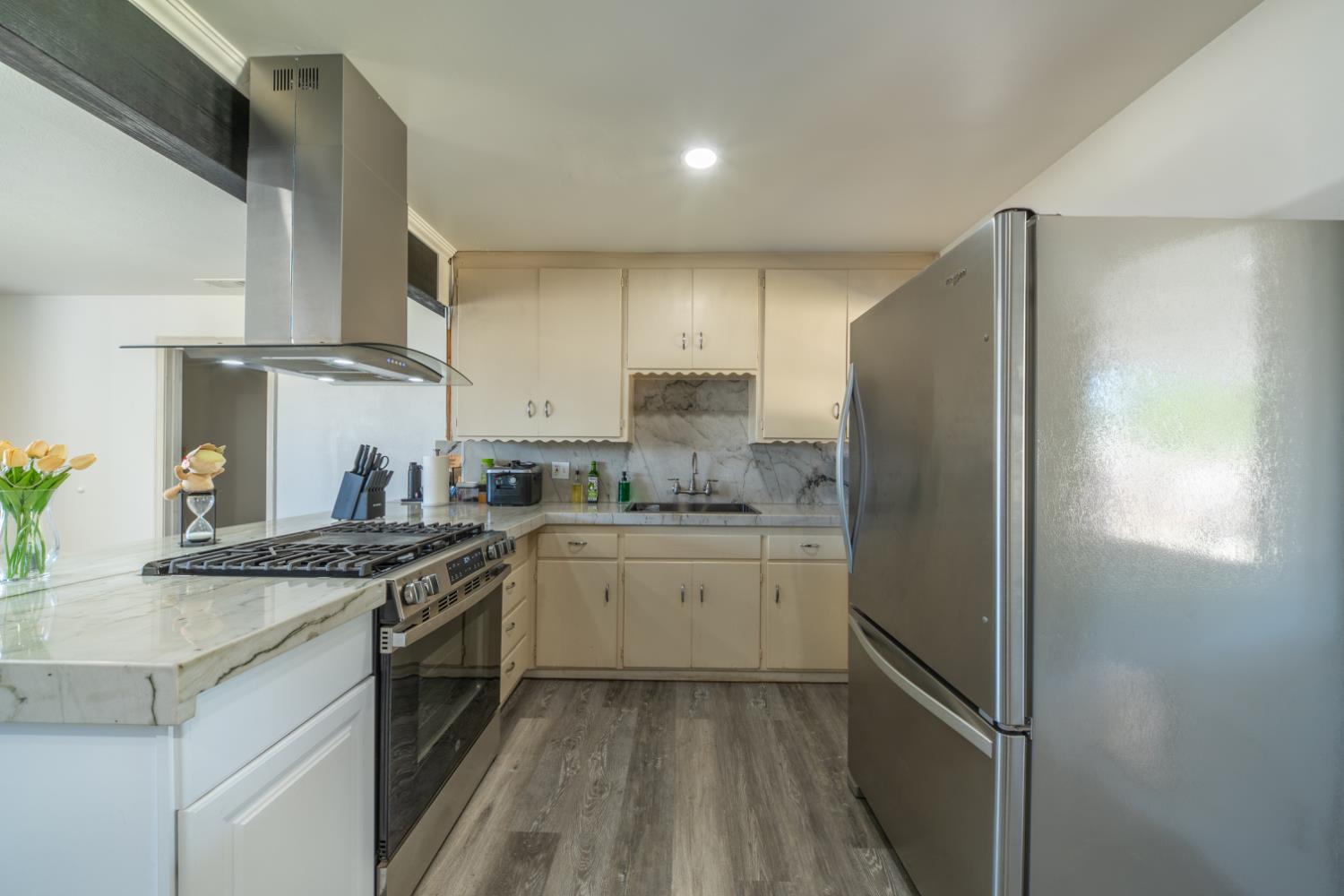 1004 W Pontiac Way, Fresno, CA, 93705