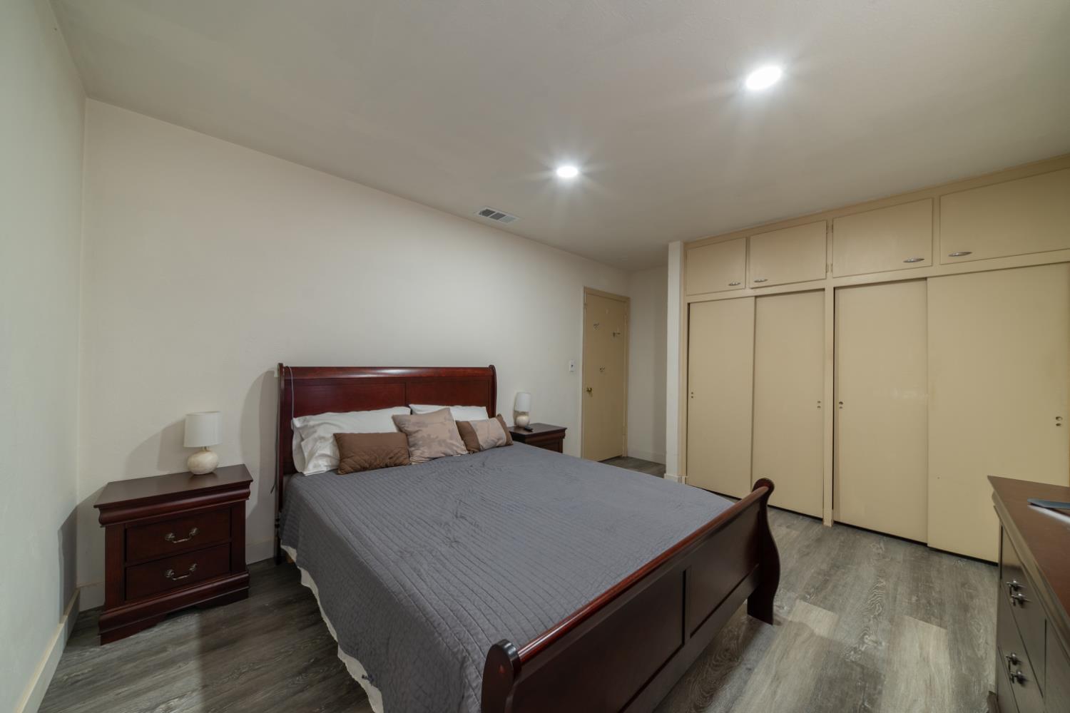 1004 W Pontiac Way, Fresno, CA, 93705