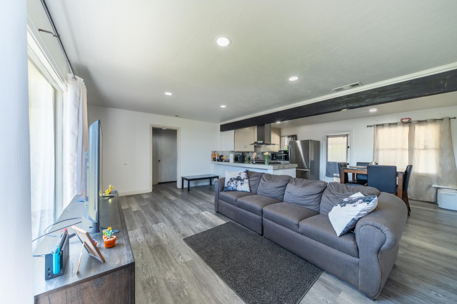 1004 W Pontiac Way, Fresno, CA, 93705