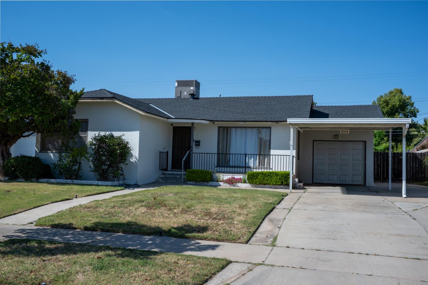 1004 W Pontiac Way, Fresno, CA, 93705
