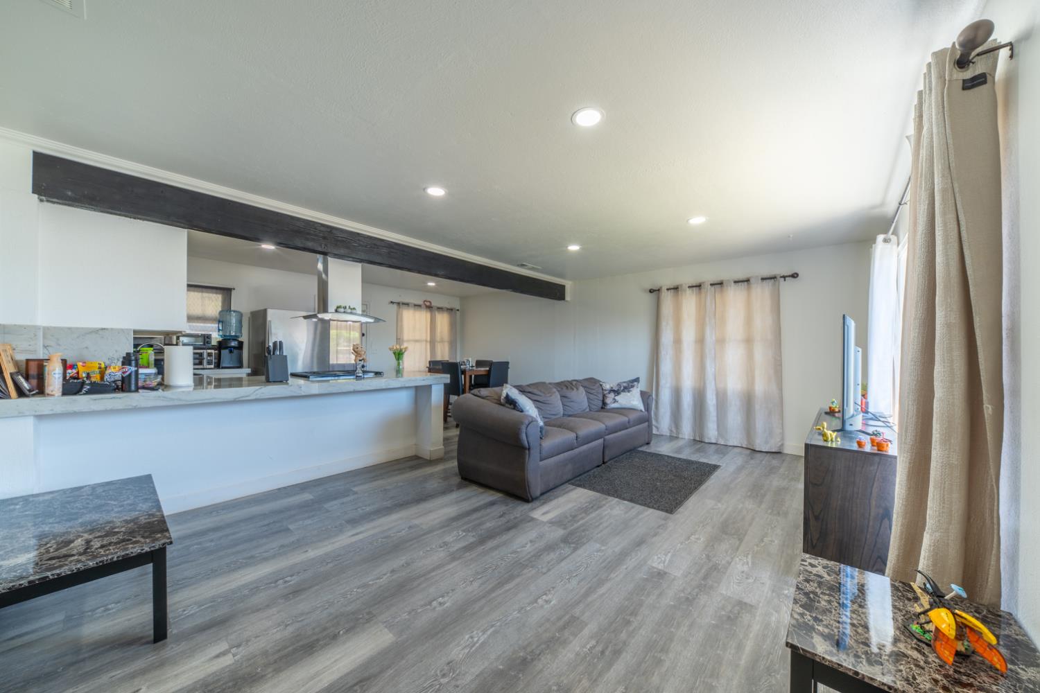 1004 W Pontiac Way, Fresno, CA, 93705