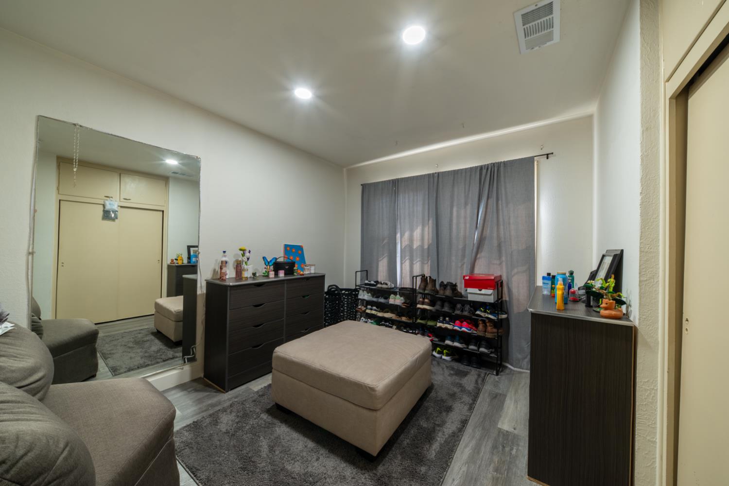 1004 W Pontiac Way, Fresno, CA, 93705