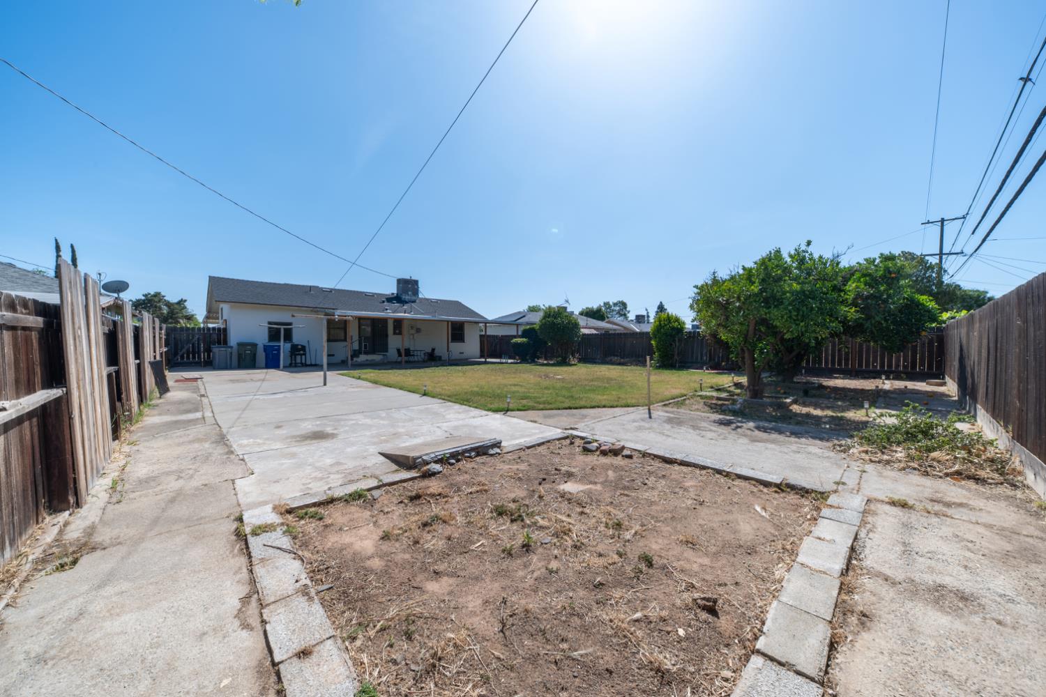 1004 W Pontiac Way, Fresno, CA, 93705