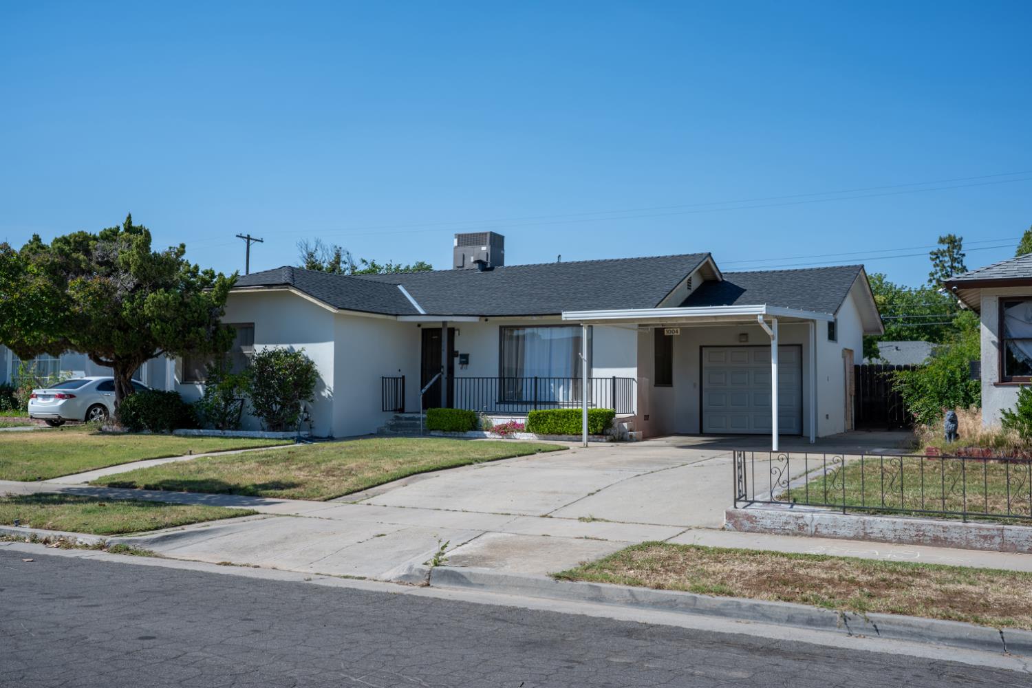 1004 W Pontiac Way, Fresno, CA, 93705