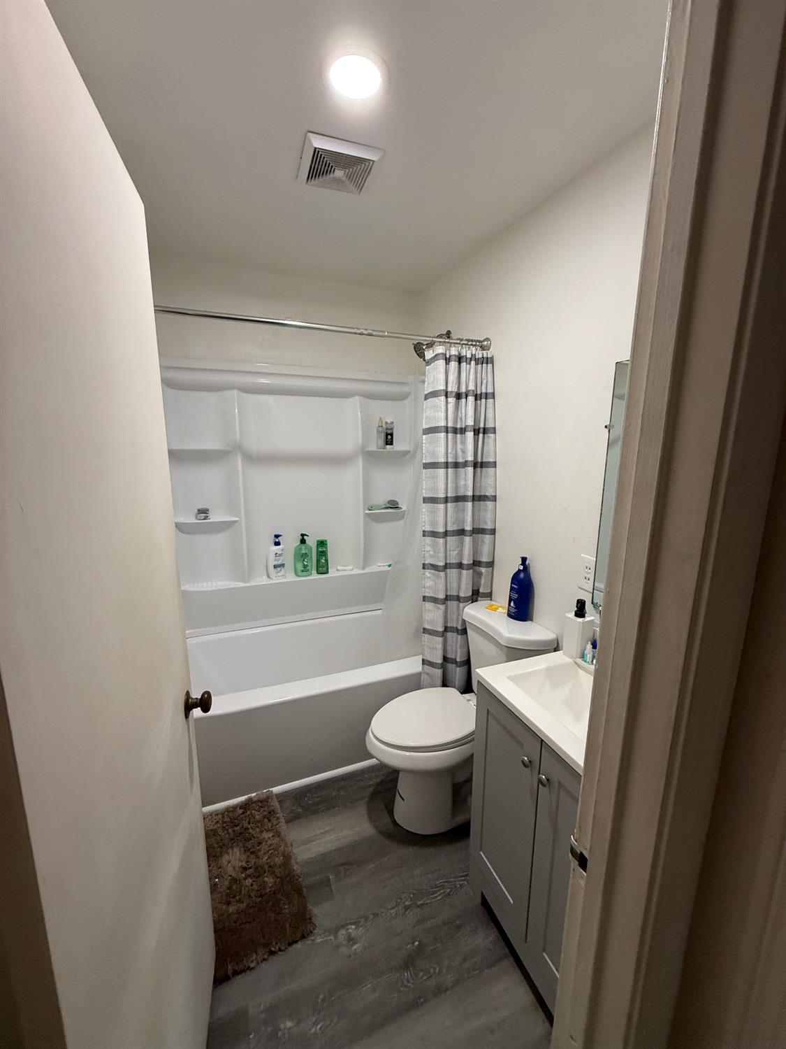 1004 W Pontiac Way, Fresno, CA, 93705