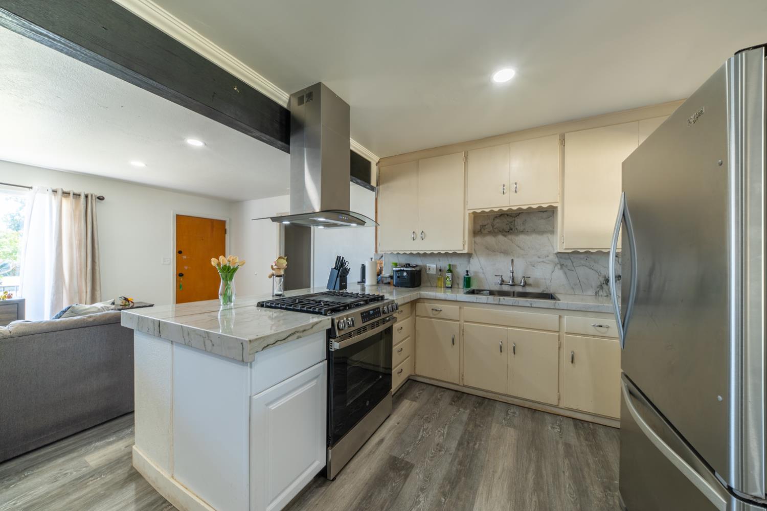 1004 W Pontiac Way, Fresno, CA, 93705