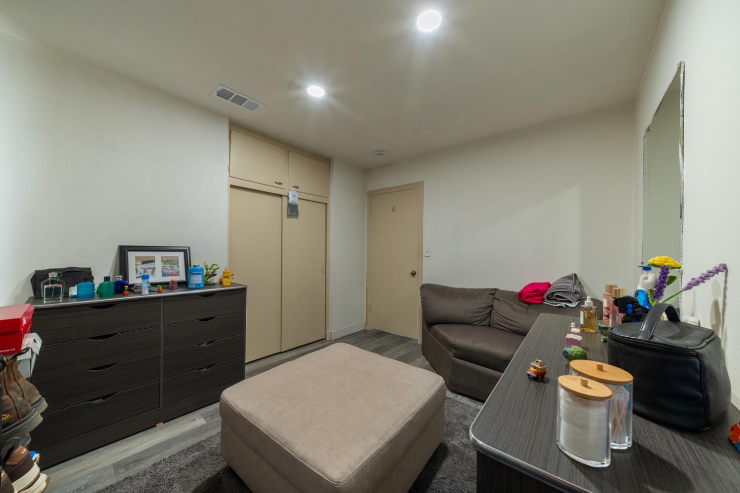 1004 W Pontiac Way, Fresno, CA, 93705