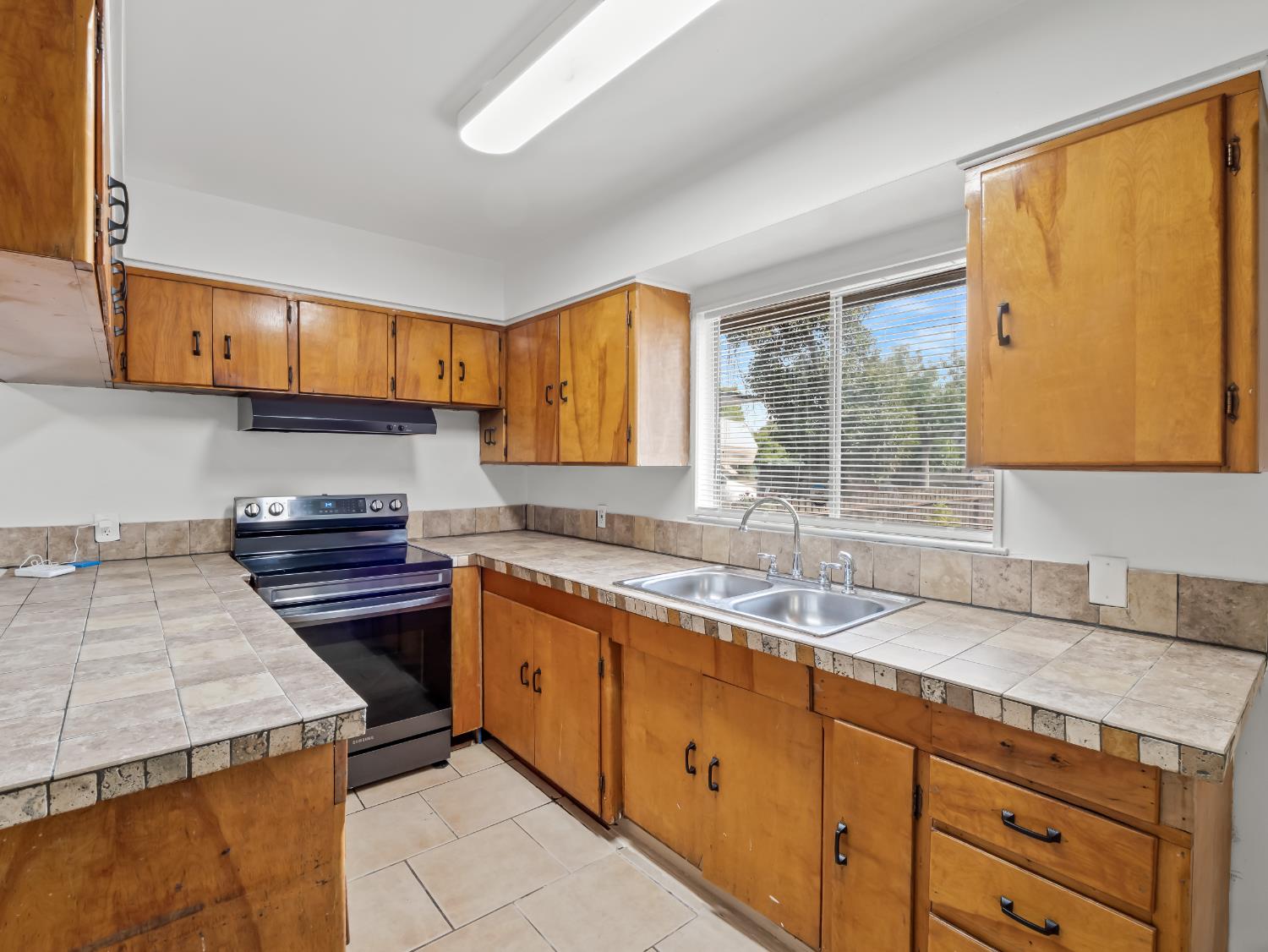 4743 E Lane Avenue, Fresno, CA, 93702