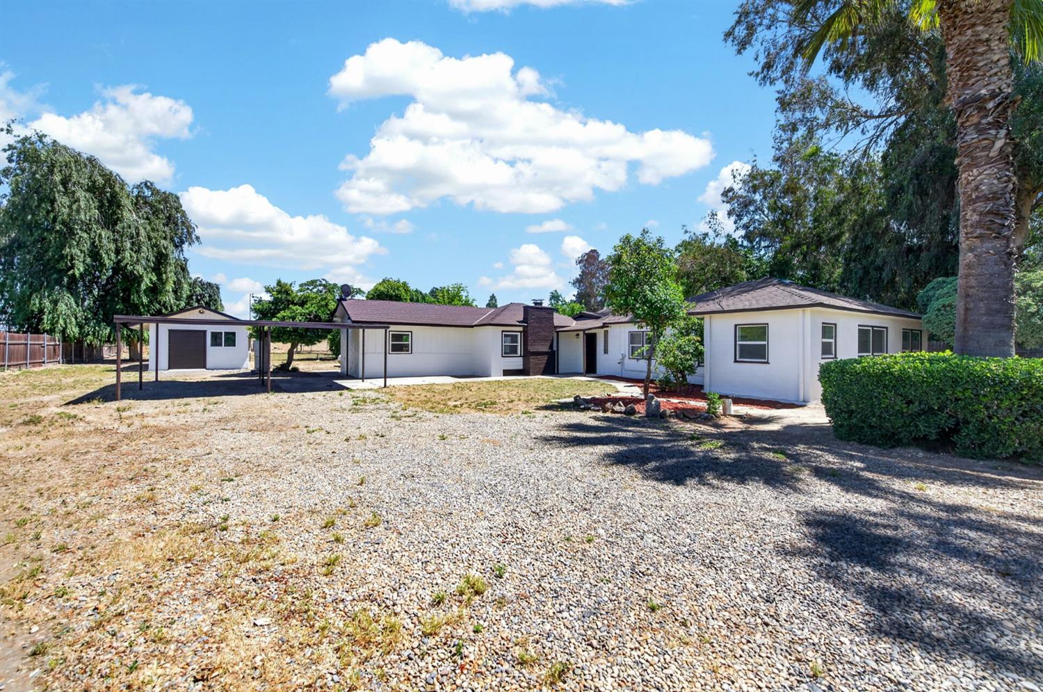 Single Family in Fresno - photo 2