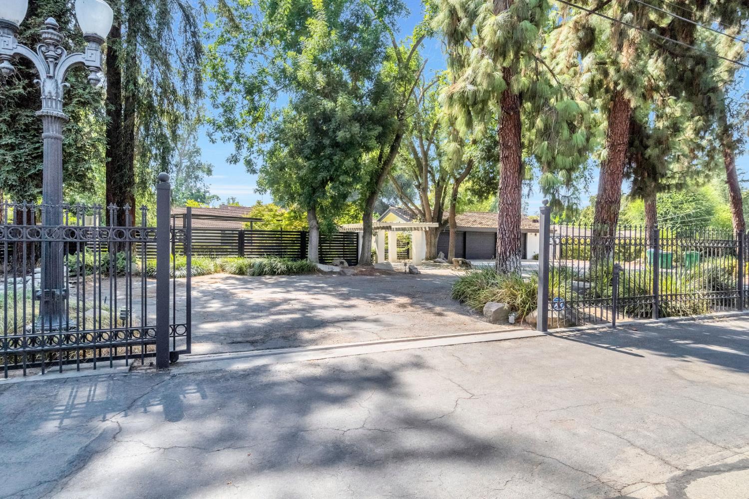 Single Family in Fresno - photo 2