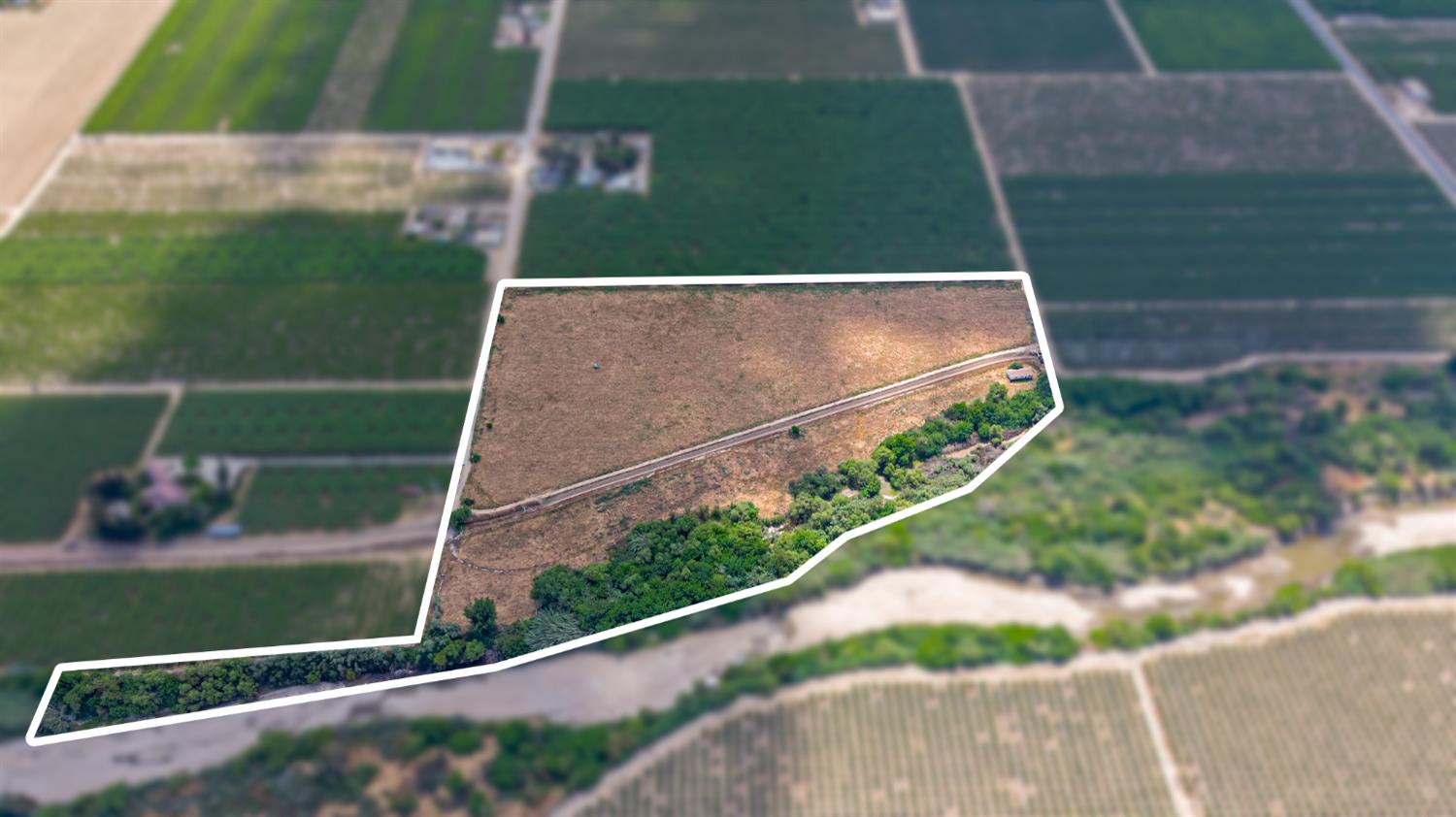 Vacant Lot in Kingsburg - photo 2