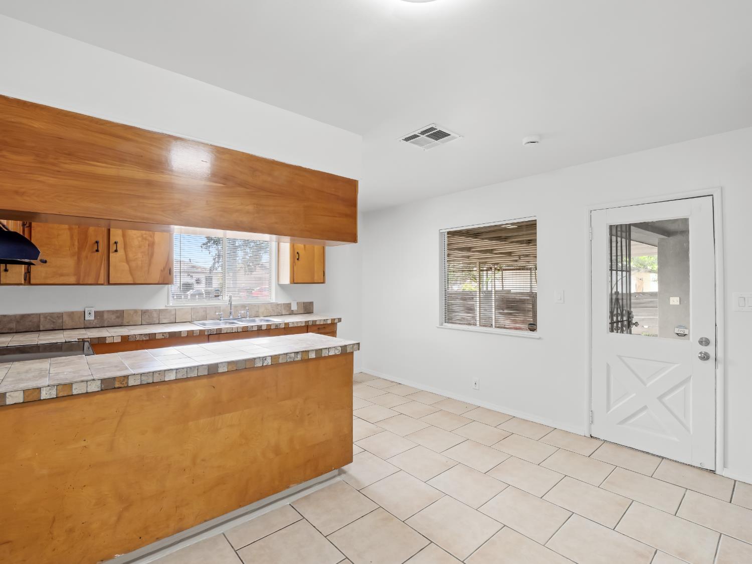 4743 E Lane Avenue, Fresno, CA, 93702