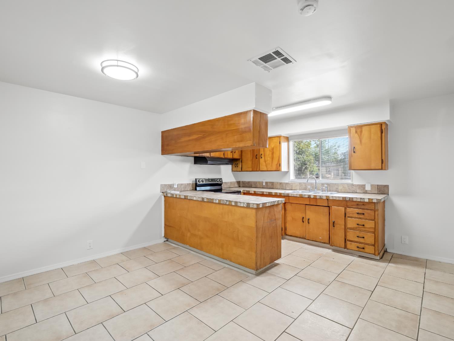 4743 E Lane Avenue, Fresno, CA, 93702