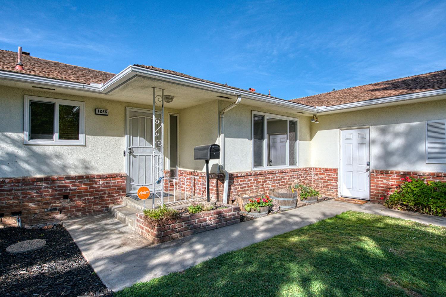 Single Family in Fresno - photo 2
