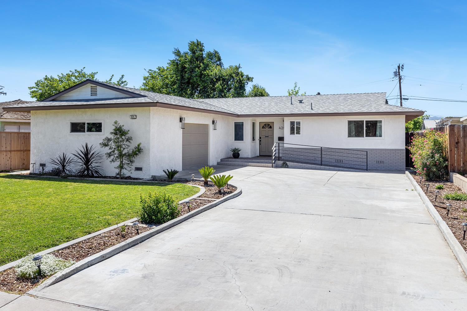 Single Family in Coalinga - photo 2