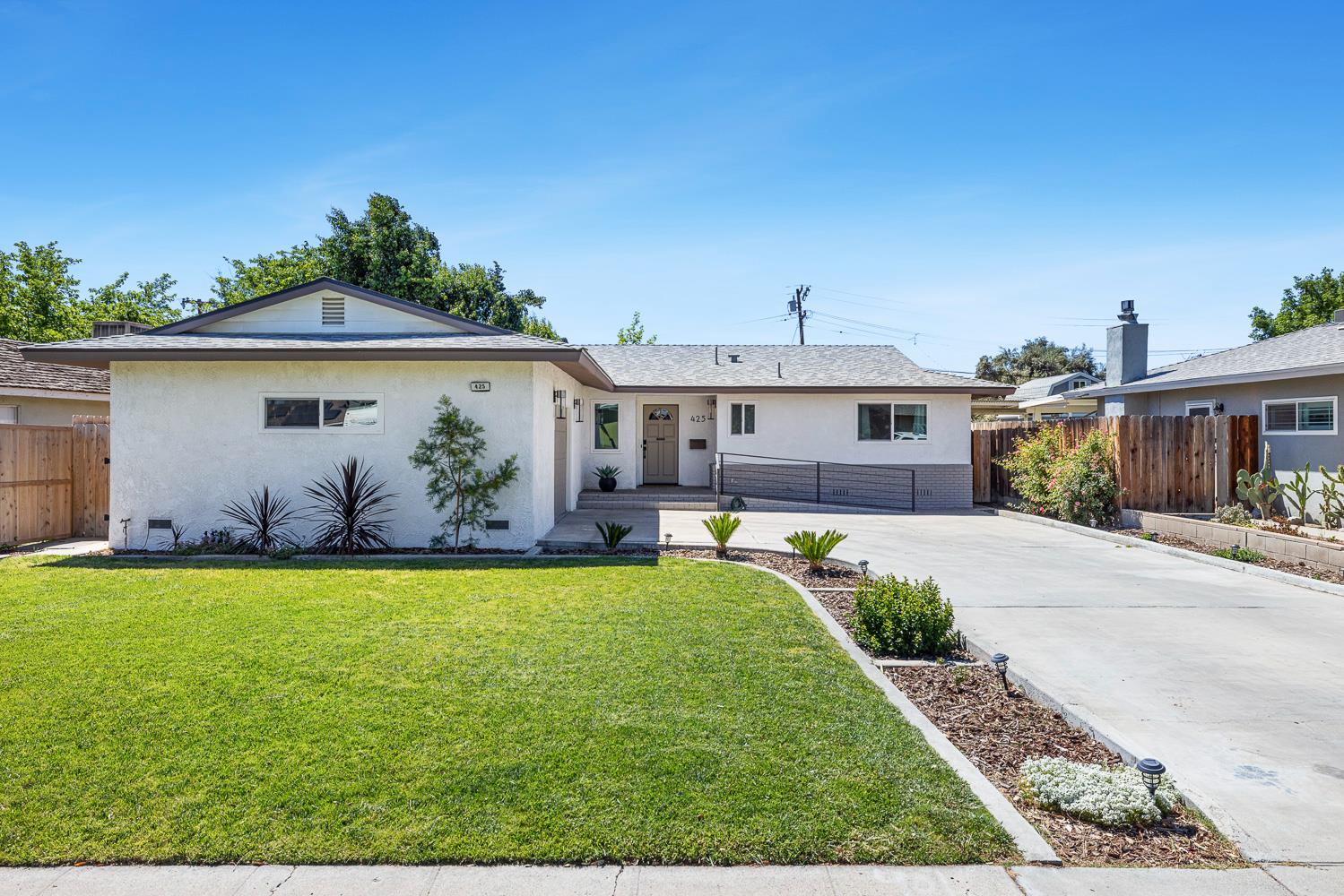 Single Family in Coalinga - main photo