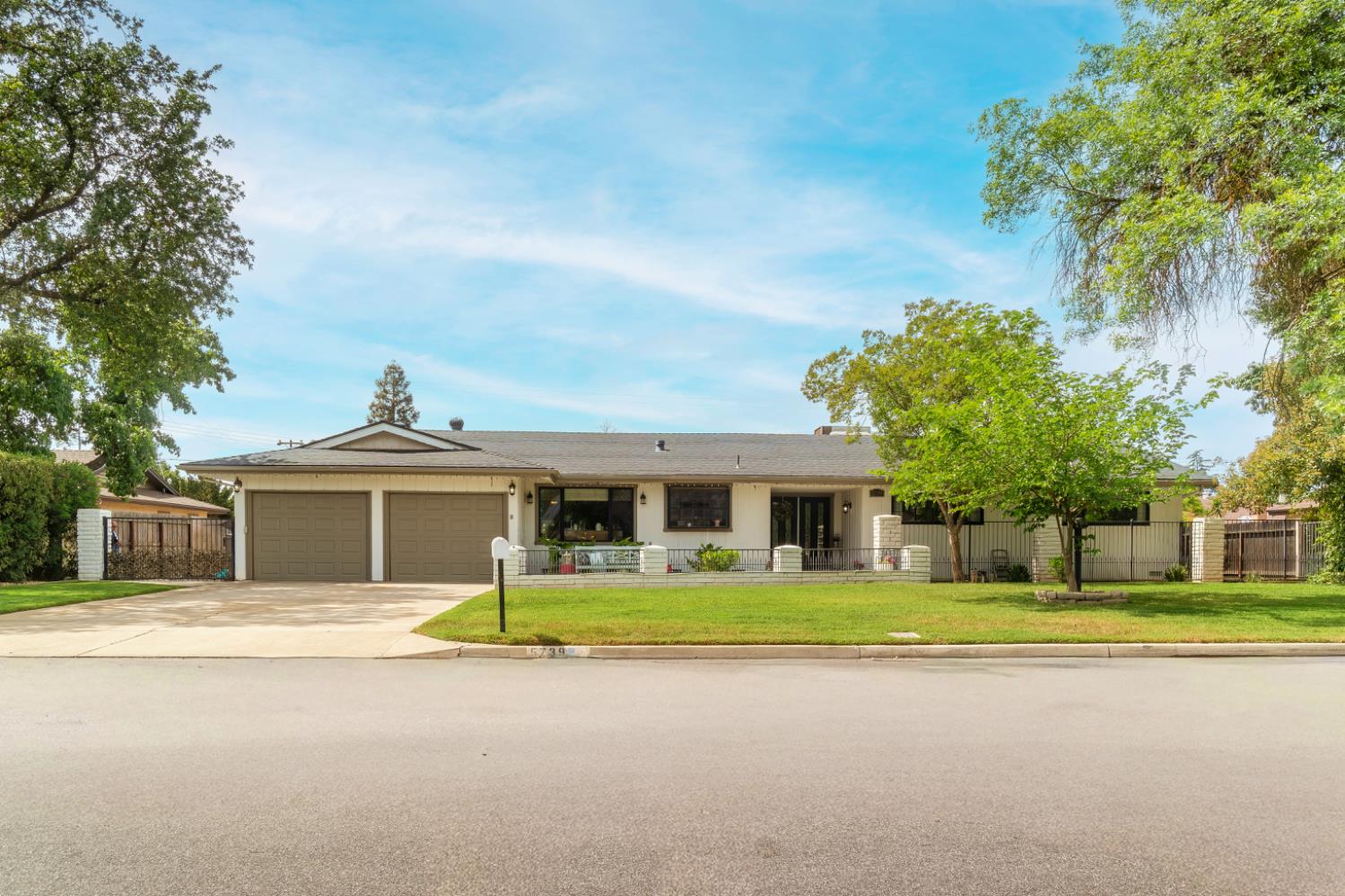 Single Family in Fresno - photo 3