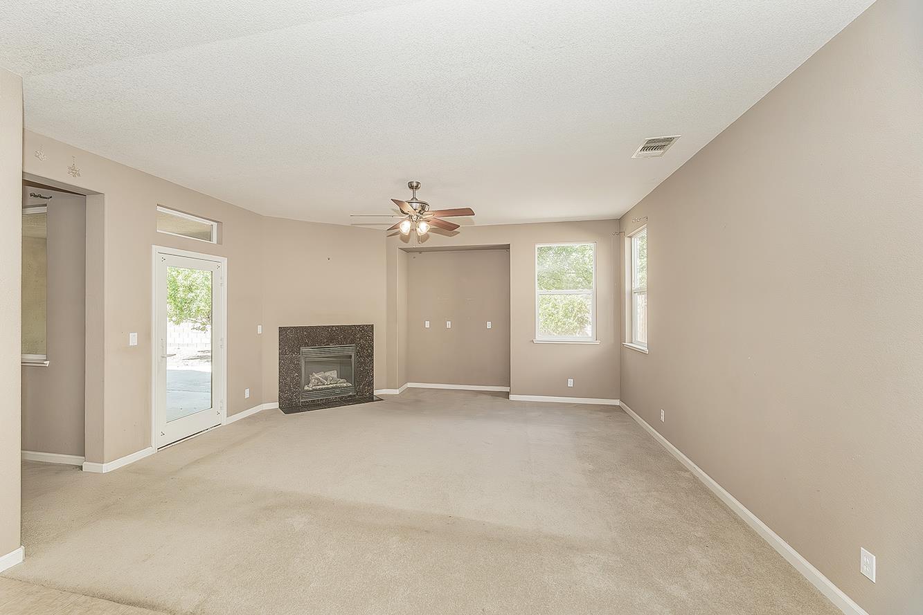 Single Family in Clovis - photo 3