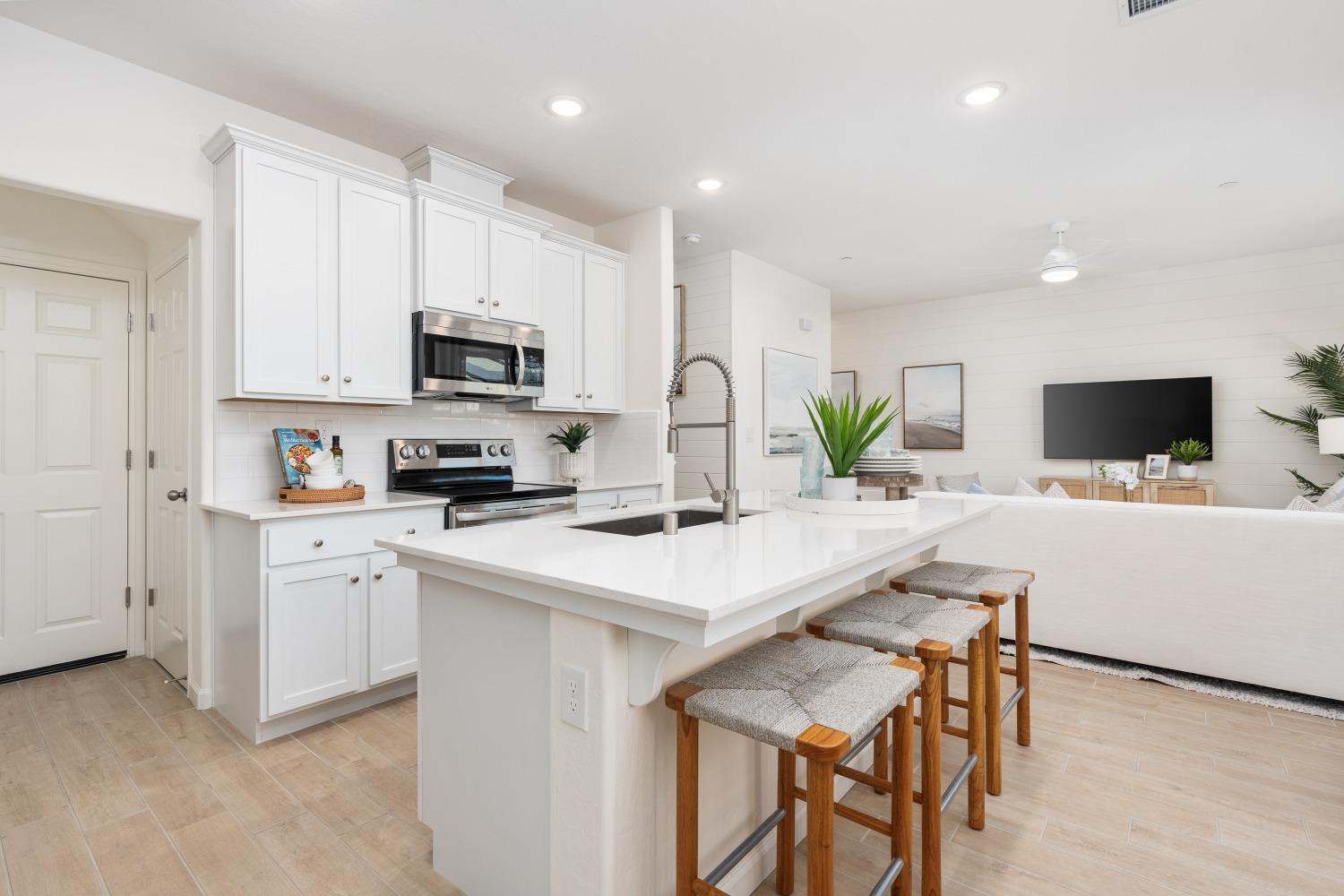6737 E Crimson Drive, Fresno, CA, 93727