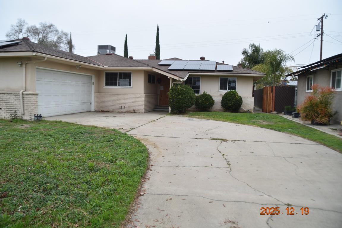Single Family in Fresno - photo 2