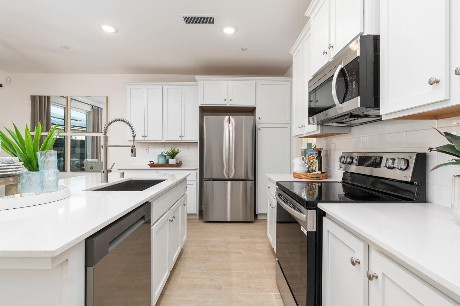 6737 E Crimson Drive, Fresno, CA, 93727