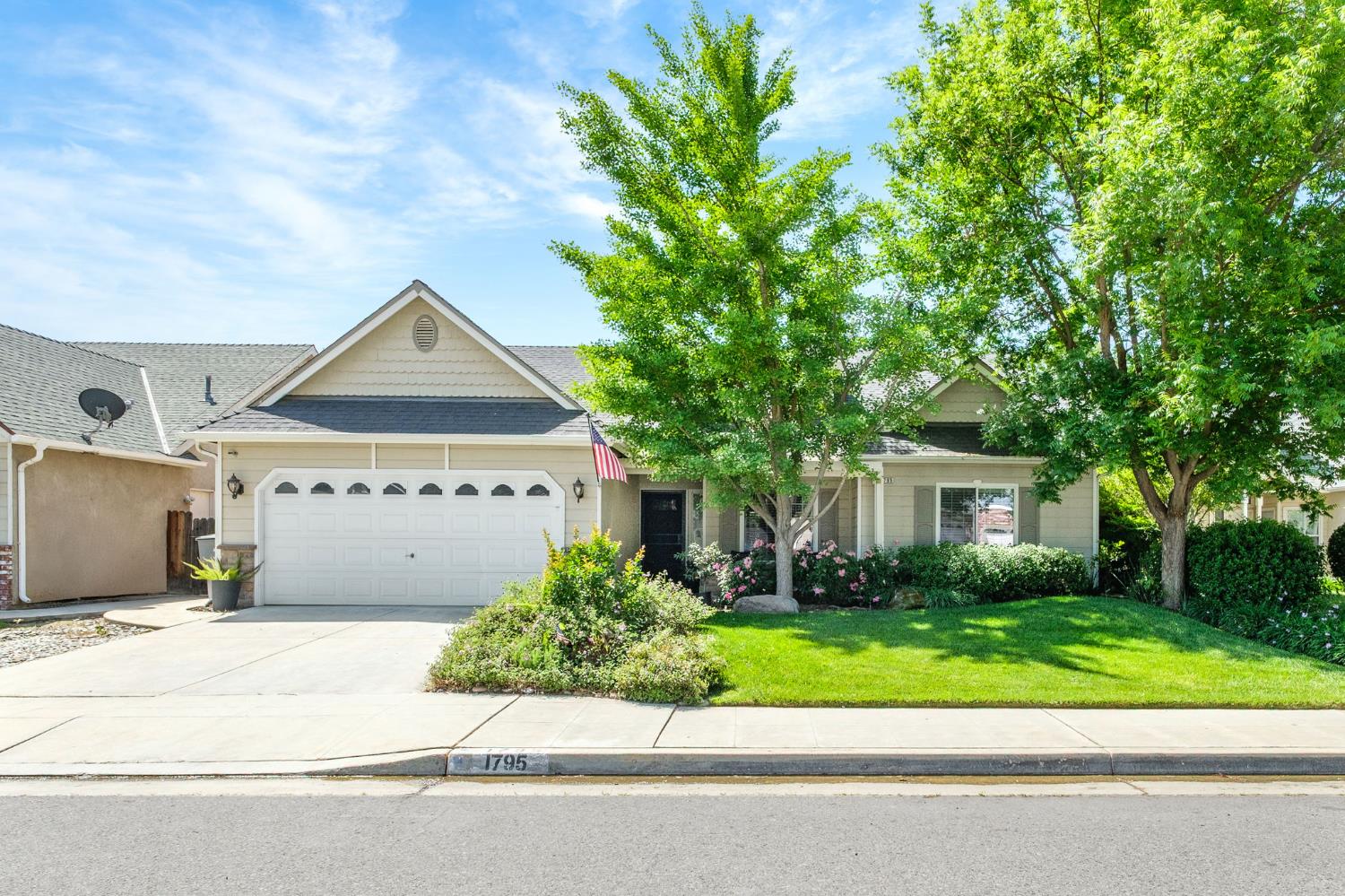 Single Family in Fresno - main photo