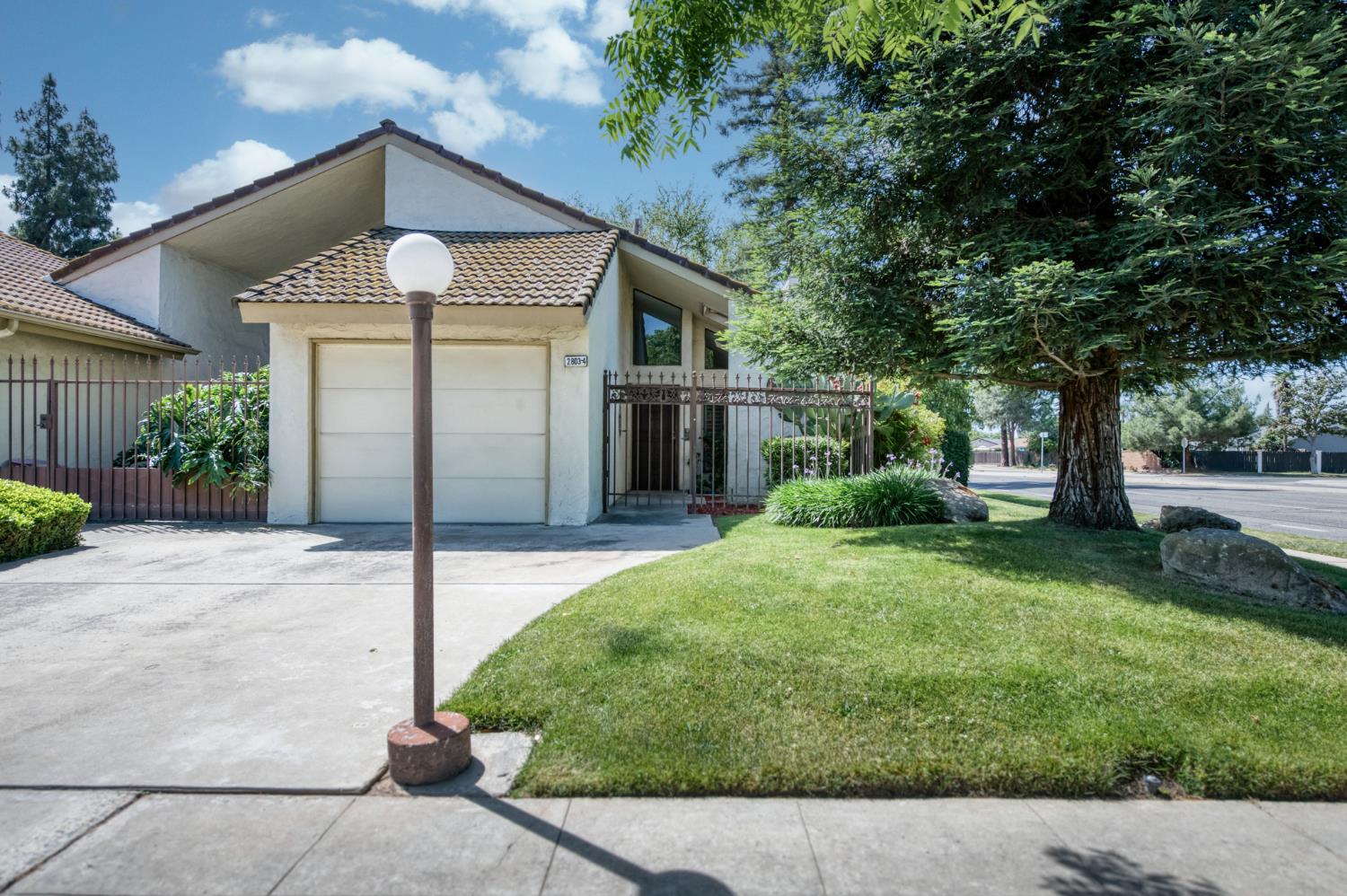 Condo in Fresno - photo 2