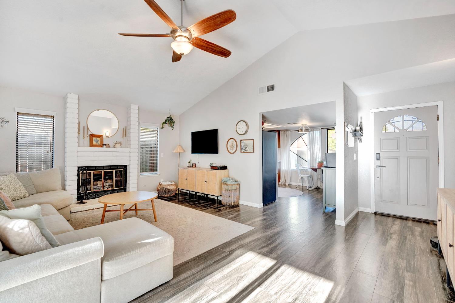 42 Mckelvy Ave, Clovis, CA, 93611