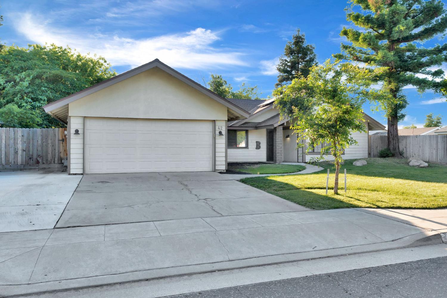 42 Mckelvy Ave, Clovis, CA, 93611