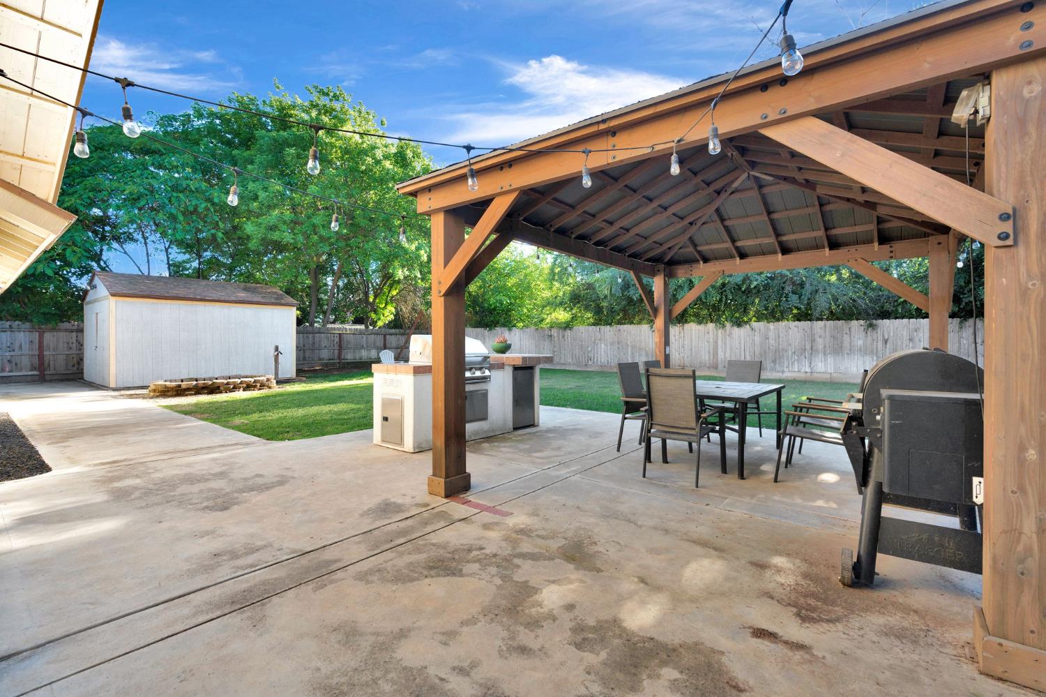 42 Mckelvy Ave, Clovis, CA, 93611