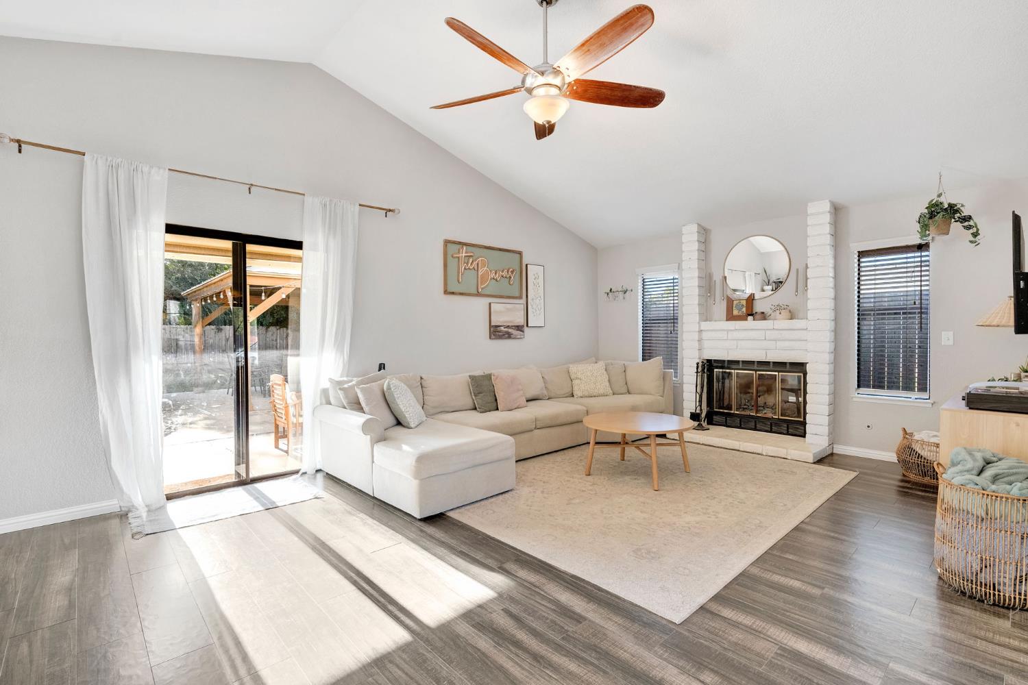 42 Mckelvy Ave, Clovis, CA, 93611