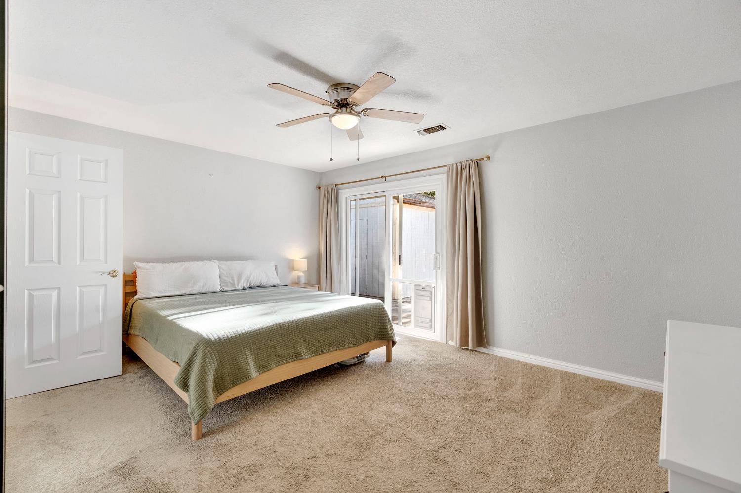 42 Mckelvy Ave, Clovis, CA, 93611