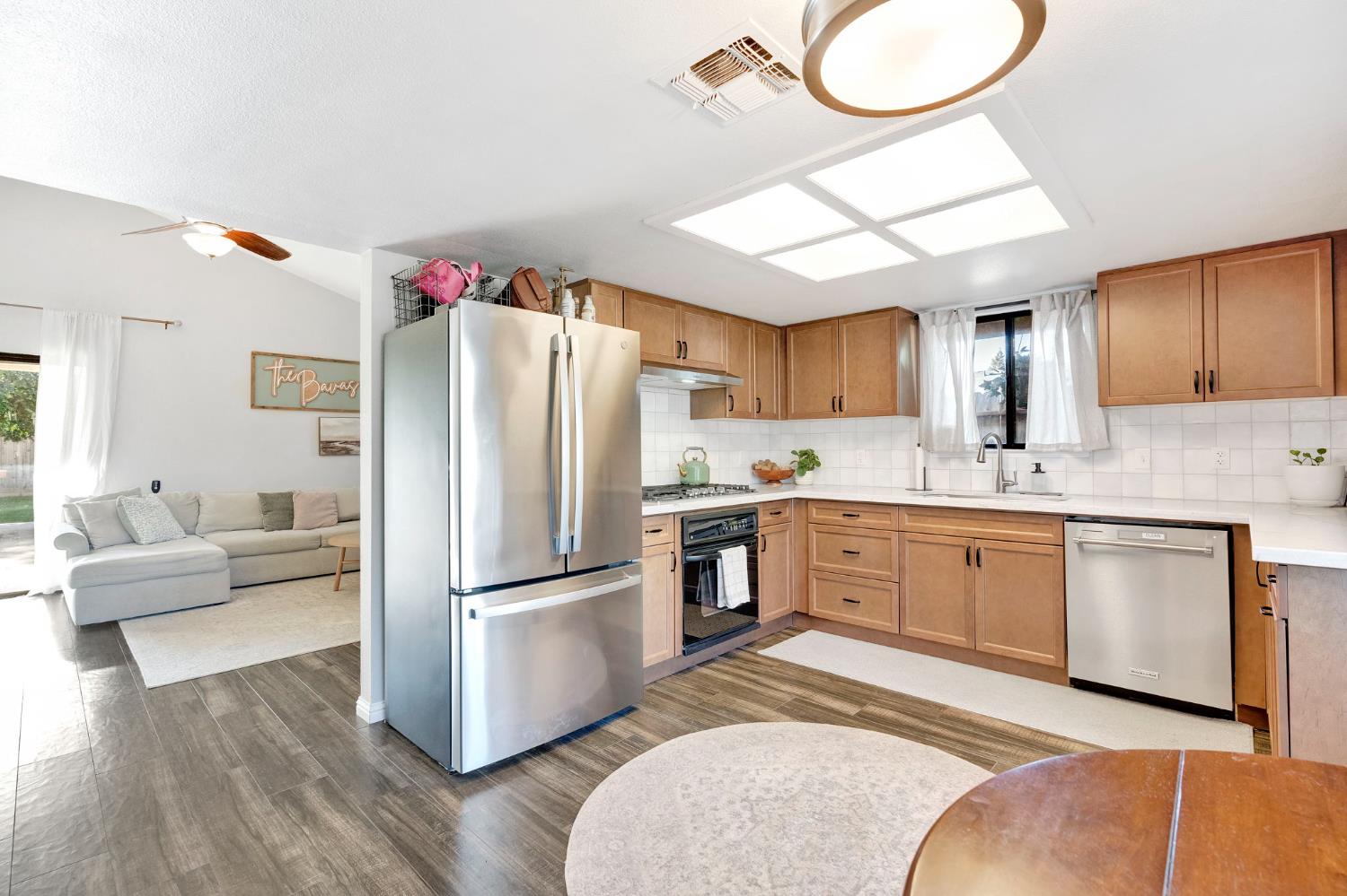 42 Mckelvy Ave, Clovis, CA, 93611