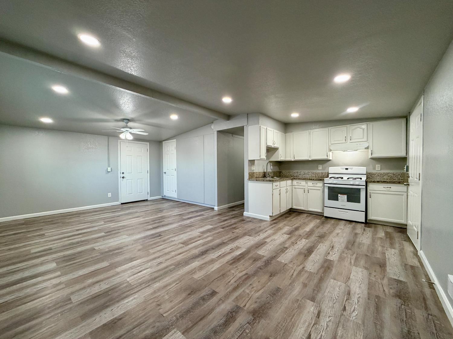 Single Family in Sanger - photo 3