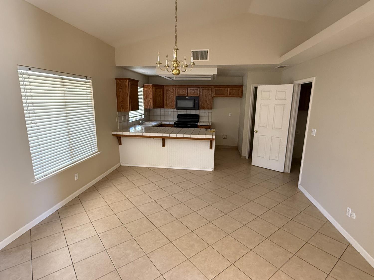 Single Family in Fresno - photo 3
