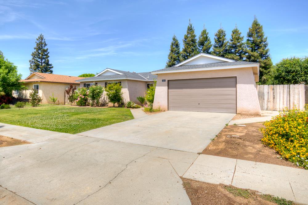 Single Family in Fresno - photo 3