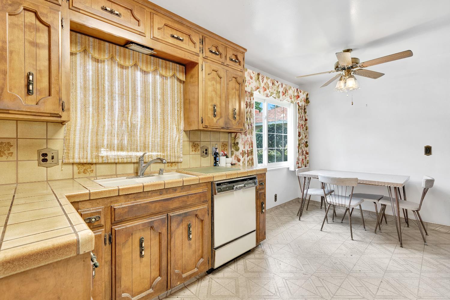 3376 E Richert, Fresno, CA, 93726