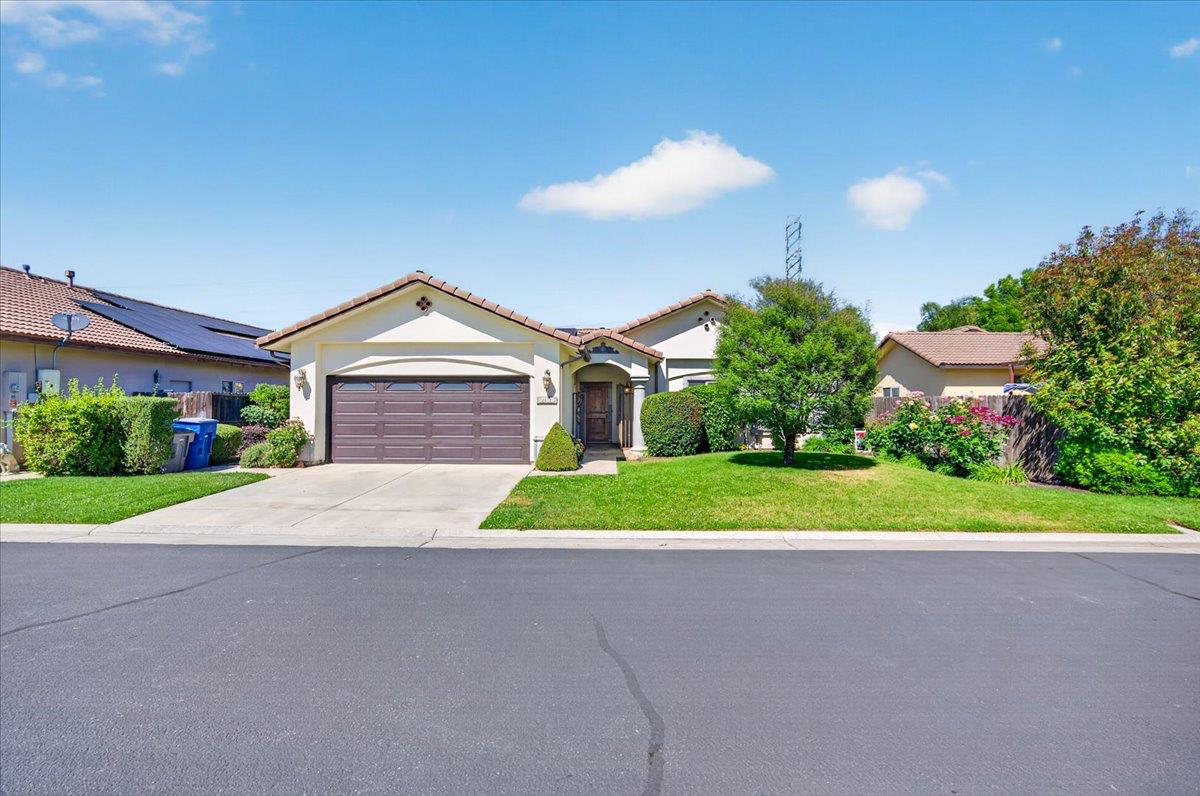Single Family in Fresno - photo 2