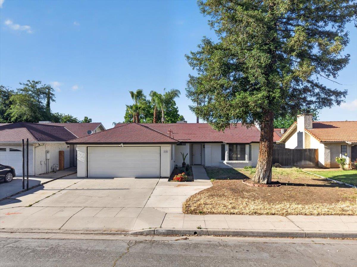 Single Family in Fresno - main photo