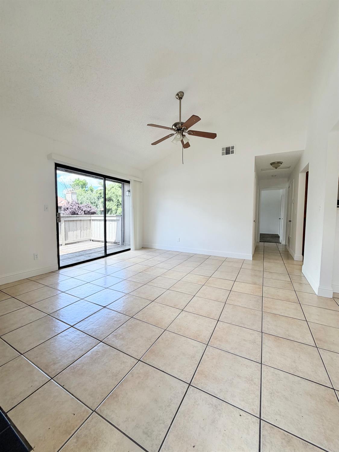 Condo in Fresno - photo 3