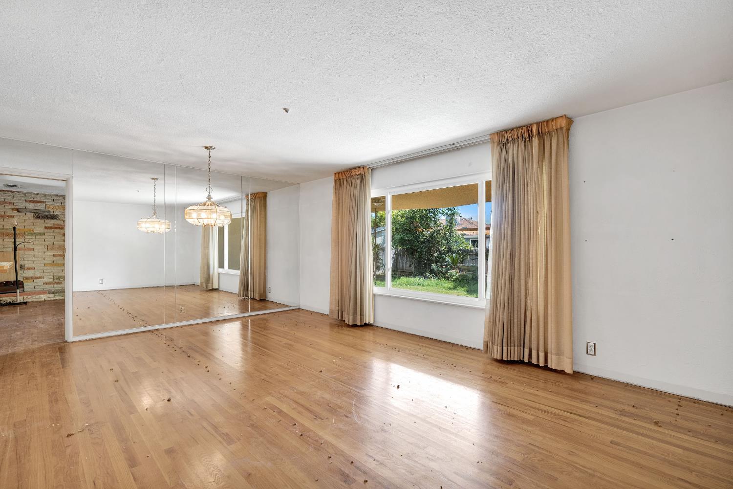 3376 E Richert, Fresno, CA, 93726