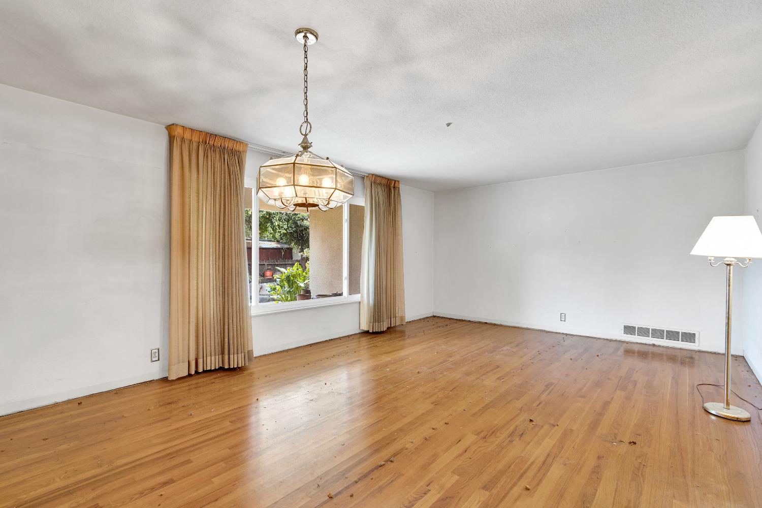 3376 E Richert, Fresno, CA, 93726
