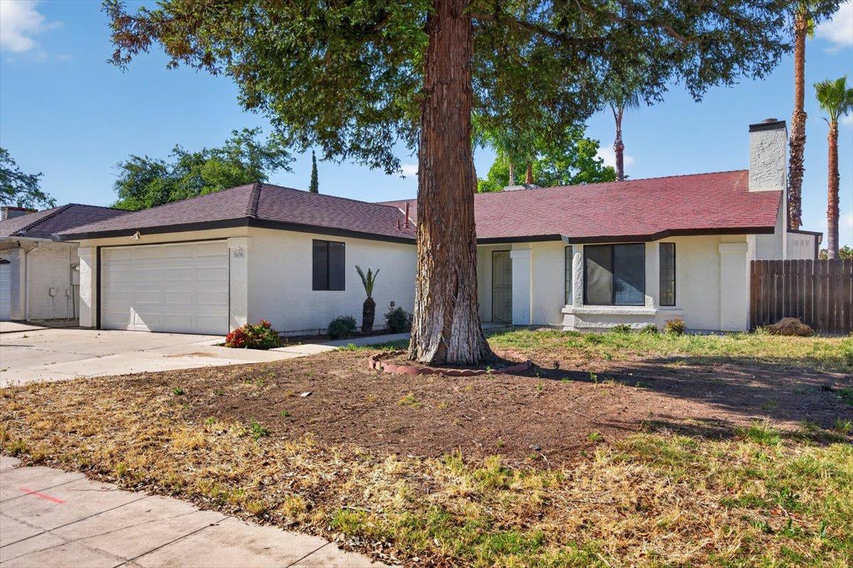 Single Family in Fresno - photo 2