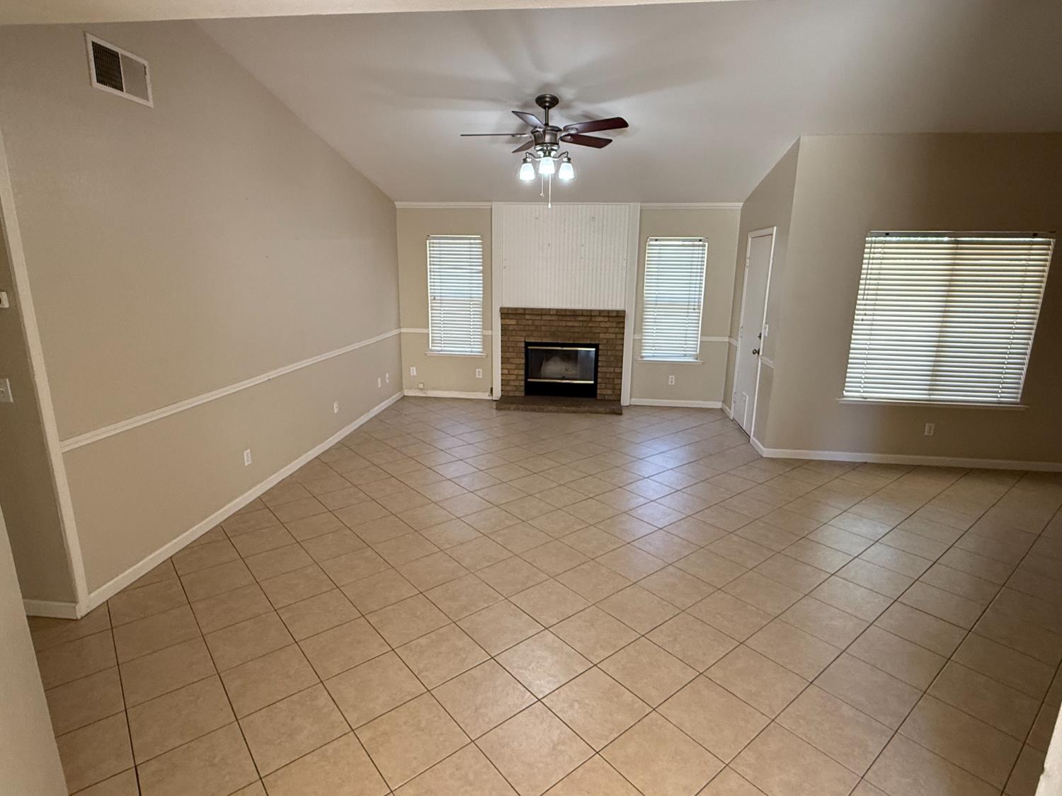 Single Family in Fresno - photo 2