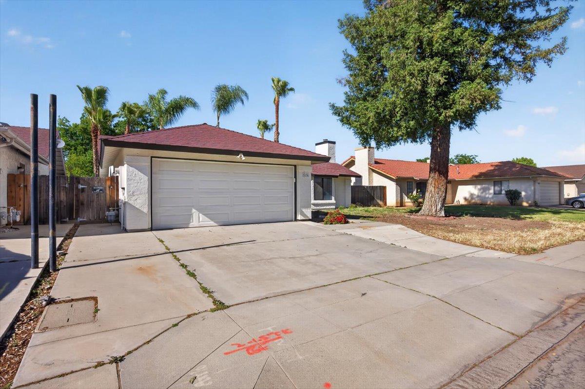 Single Family in Fresno - photo 3
